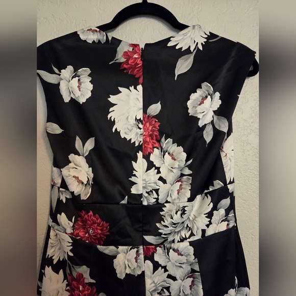 White HouseElegant Black Floral Dress - Picture 10 of 14